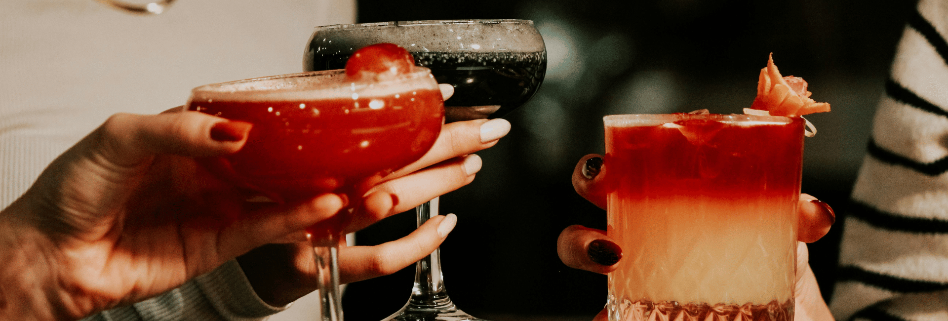 Πλήρως ανακαινισμένο all day café και cocktail bar προς πώληση στο Παλαιό Φάληρο, με διαμορφωμένο ιδιωτικό κήπο.